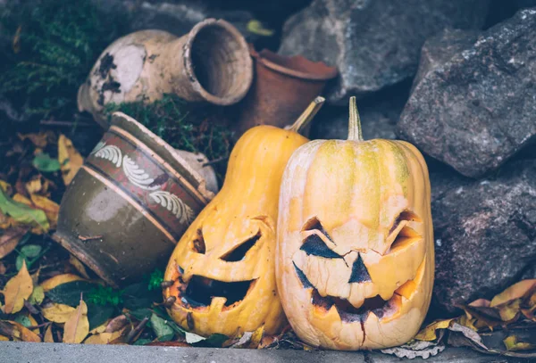 Gamla Ruttna Gula Pumpa Traditionella Halloween Dekorationer — Stockfoto