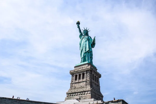 Özgürlük Mavi Gökyüzü Karşı Görkemli Heykeli New York Abd — Stok fotoğraf