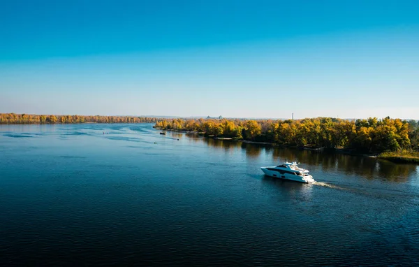 Beautiful New Yacht Picturesque Autumn River Landscape — Stock Photo, Image