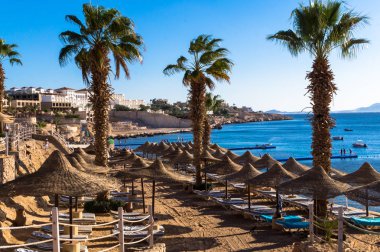 Mısır'ın Kızıldeniz kıyısını tesisi alanı üzerinde gün batımı. Tatil, Sharm El Sheikh