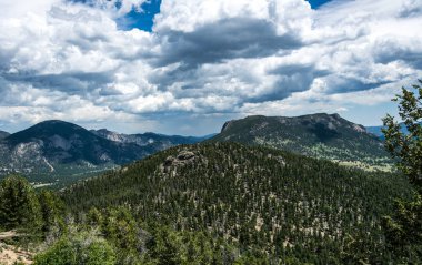 Tatil Colorado. Pitoresk vadiler ve Rocky Dağları doruklarına dağ