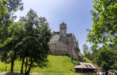 Gizemli güzel Bran Şatosu. Romanya'nın ormanlarda vampir Drakula Residence