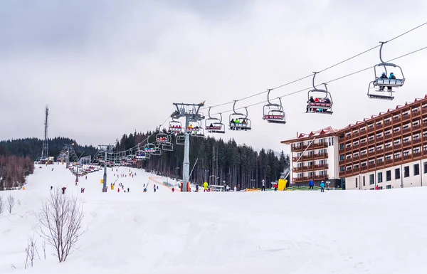 Polianitsa Ivanofrankivsk 우크라이나 2019 리프트 스키에 리조트 Bukovel 우크라이나에서 산맥에서 — 스톡 사진