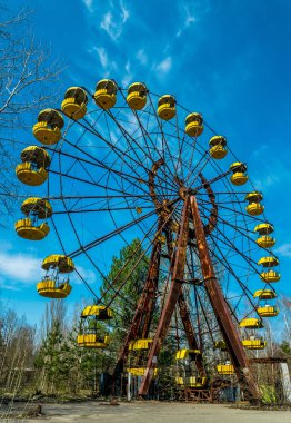 Pripyat 'ın hayalet kasabasında eski dönme dolap. Çernobil Nükleer Santrali 'ndeki kazanın sonuçları
