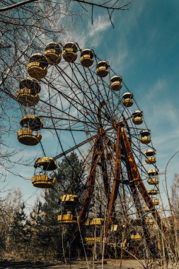 Pripyat 'ın hayalet kasabasında eski dönme dolap. Çernobil Nükleer Santrali 'ndeki kazanın sonuçları