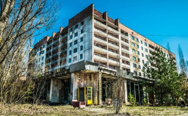 Pripyat, Ukrayna hayalet kasabasında eski terk edilmiş ev. Çernobil nükleer santralinde nükleer patlamanın sonuçları