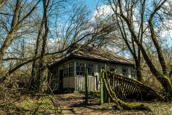 Старый Заброшенный Загородный Дом Зоне Отчуждения Последствия Чернобыльской Ядерной Катастрофы — стоковое фото