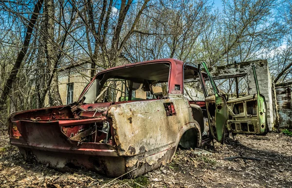 Viejo Coche Roto Abandonado Zona Exclusión Del Desastre Nuclear Chernóbil — Foto de Stock