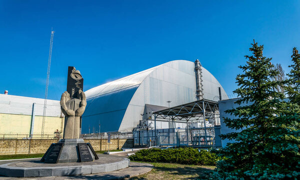 Производственные мощности Чернобыльской АЭС, Украина. Четвертый аварийный блок питания и зона отчуждения
