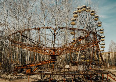 Pripyat 'ın hayalet kasabasında eski dönme dolap. Çernobil Nükleer Santrali 'ndeki kazanın sonuçları