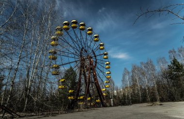 Pripyat 'ın hayalet kasabasında eski dönme dolap. Çernobil Nükleer Santrali 'ndeki kazanın sonuçları