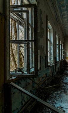 Çernobil nükleer felaketi. Pripyat şehrinde terk edilmiş eski bir ev