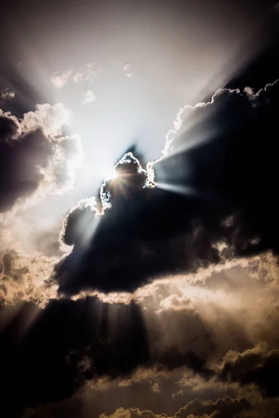 Luce Del Sole Che Tramonta Tra Nuvole — Foto Stock