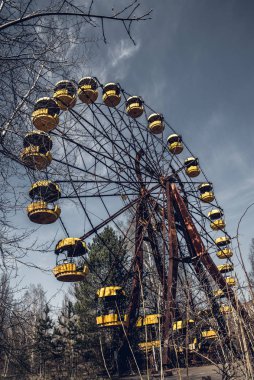 Pripyat 'ın hayalet kasabasında eski dönme dolap. Çernobil Nükleer Santrali 'ndeki kazanın sonuçları