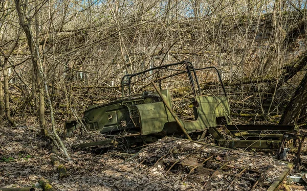 Régi Elhagyott Törött Autó Csernobili Atomkatasztrófa Kizárási Övezete — Stock Fotó