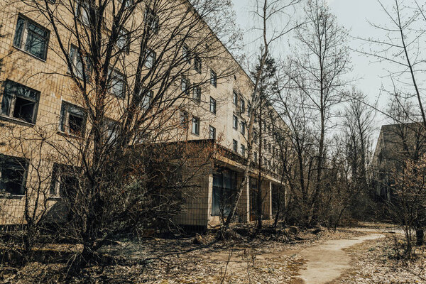 Старая заброшенная больница в городе Припять, Украина. Последствия ядерного взрыва на Чернобыльской АЭС
