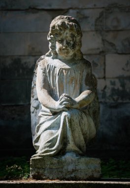 Mermer heykel ve eski bir terk Gotik mezarlık