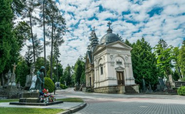 Antik Katolik mezarlıkta antik kripts ve Gotik mezarlar