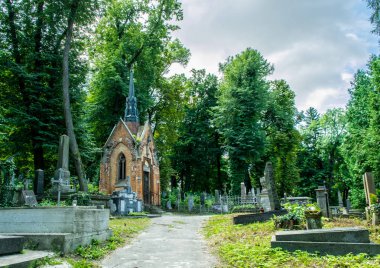 Antik Katolik mezarlıkta antik kripts ve Gotik mezarlar