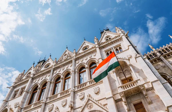 Nationalflagge Ungarns Der Fassade Des Ungarischen Parlamentsgebäudes — Stockfoto