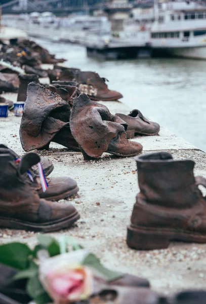 Budapeste Hungria Julho 2019 Sapatos Enferrujados Metal Velho Parapeito Aterro — Fotografia de Stock