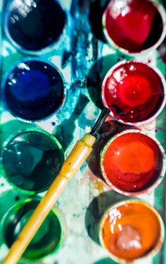 Kağıt ve eski suluboya boyalar Levha