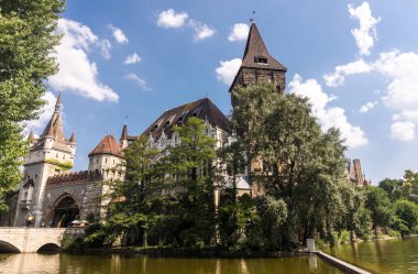 Budapeşte, Macaristan tarihi park Varoshliget dekoratif kale Vajdahunyad. Macar Devleti'nin Milenyumu, 1896