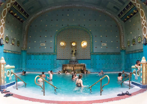 Budapeste Hungria Setembro 2019 Famous Gellert Thermal Bath Swimming Pool — Fotografia de Stock