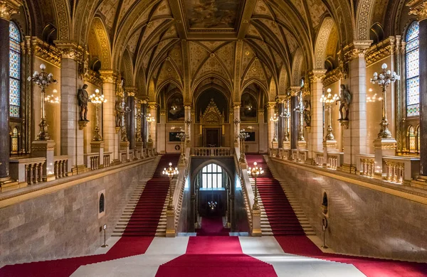 Budapeste Hungria Agosto 2019 Hall Interior Com Paredes Douradas Tapete — Fotografia de Stock