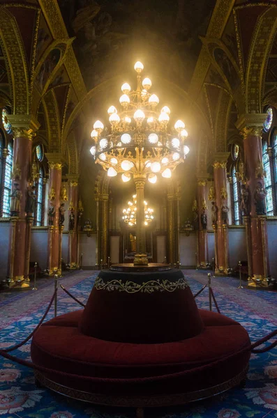 Budapeste Hungria Agosto 2019 Hall Interior Com Paredes Douradas Tapete — Fotografia de Stock