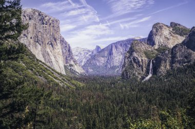 Kaliforniya'daki Yosemite Ulusal Parkı'ndaki Şelaleler, ABD