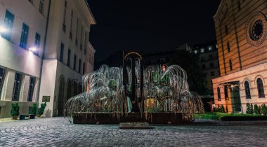 Budapeşte / Macaristan - 29 Ağustos 2019: Budapeşte, Macaristan'da Dohany Caddesi'ndeki Büyük Budapeşte Sinagogu'nun lüks binası. Ünlü dini bina ve turistik ve tarihi cazibe 