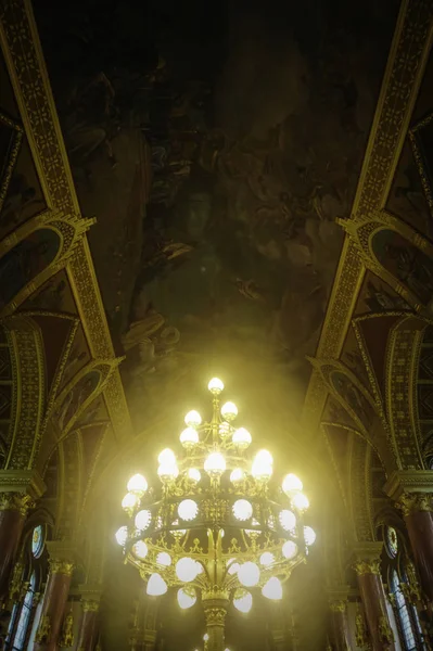 Budapeste Hungria Agosto 2019 Hall Interior Com Paredes Douradas Tapete — Fotografia de Stock
