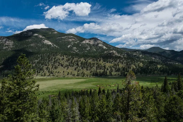 Rocky Mountains Летняя Зеленая Панорама Колорадо Сша Горы Облака — стоковое фото