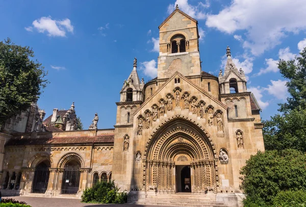 Starożytna Gotycka Kaplica Słonecznym Parku Varosliget Budapeszt Węgry — Zdjęcie stockowe