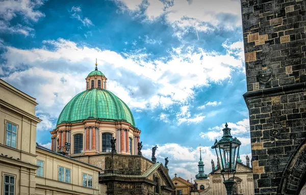 Cúpula Antigua Iglesia Praga Contra Cielo Nublado Tormentoso Poder Religión — Foto de Stock