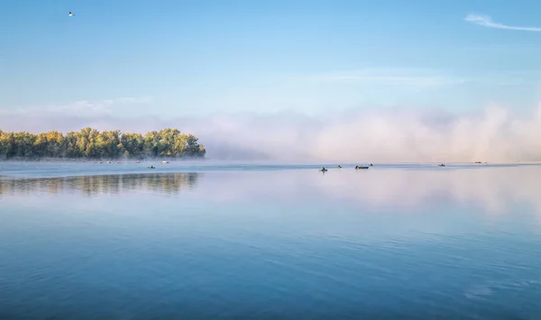 Manhã Nebulosa Outono Fresco Pesca Lago — Fotografia de Stock