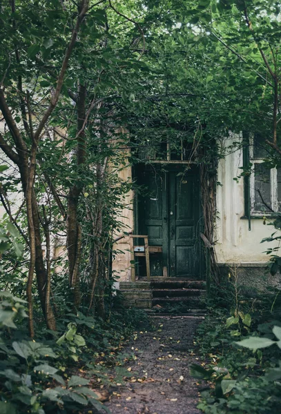 Старий Моторошний Покинутий Будинок Дерев Яні Двері — стокове фото