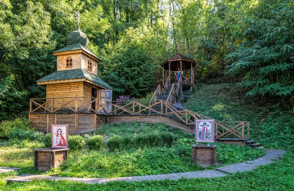 Часовня Девы Марии Вершине Холма Лесу Религиозные Традиции Восточной Европы — стоковое фото