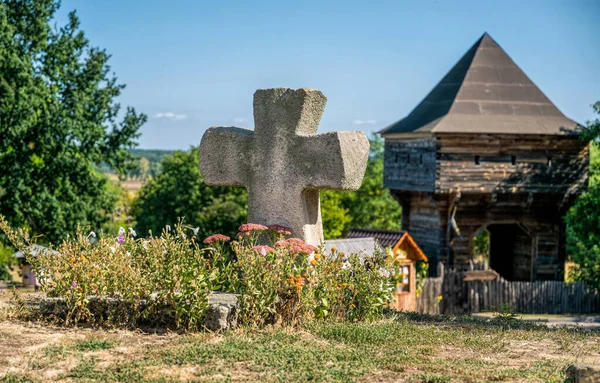 Старое Заброшенное Кладбище Древняя Башня — стоковое фото