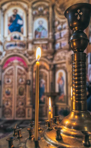 Kutlama Mumları Antika Bronzlar Bir Ortodoks Kilisesinin Dekorasyonu — Stok fotoğraf