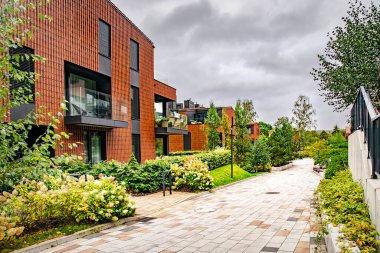 Yeni evler inşa ediliyor. Tuğla bloklama evi