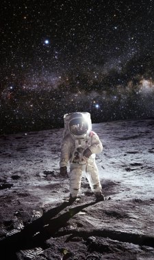 Aydaki ilk adam. Kozmonot. NASA'dan çekilmiş fotoğrafı