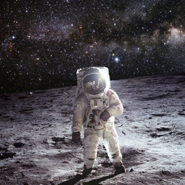 Aydaki ilk adam. Kozmonot. NASA'dan çekilmiş fotoğrafı