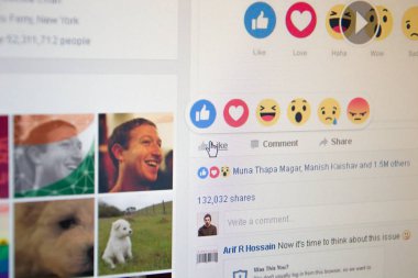 Jelenia Gora, Polonya - 24 Şubat 2016: Yeni Facebook gibi 6 empatik Emoji düğmesine basın. Facebook bir iyi bilinen sosyal ağ hizmetidir. Mark Zuckerberg Facebook sayfası
