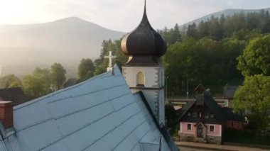 Dronu Kilisesi eski Lehçe City üzerinden görüntülemek
