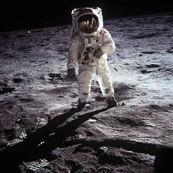 The first man on the moon. Cosmonaut. The photo taken from NASA — Stock Photo, Image