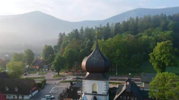 Vista montanha na cidade polonesa. Natureza — Vídeo de Stock