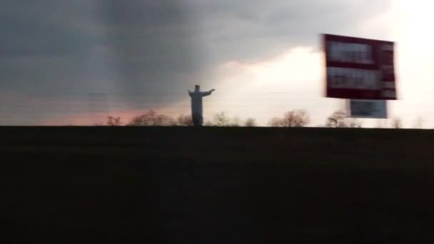 Exklusiv Video Staty Jesus Kristus Når Händerna Mot Himlen Otrolig — Stockvideo