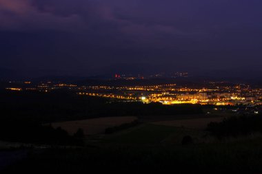 Soyut kentsel gece lambası bokeh arka plan defocused